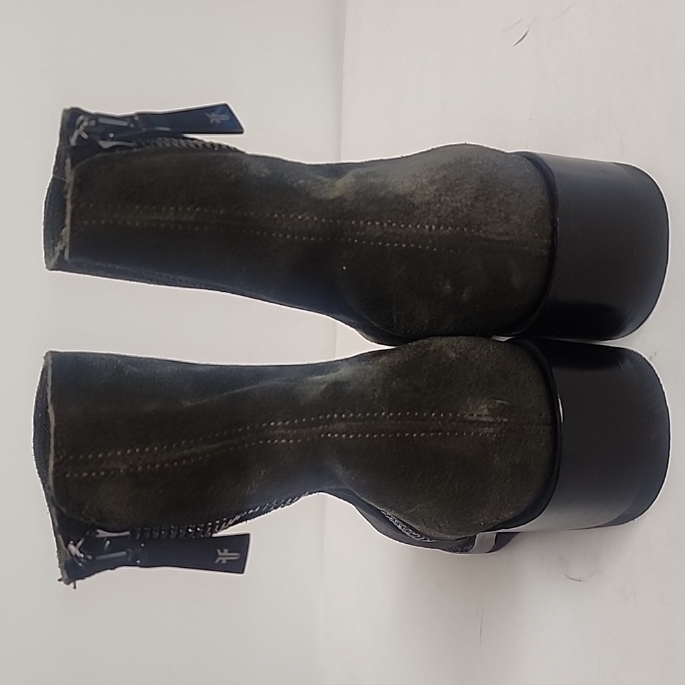 Frye Distressed Gorgeous Olive Suede Side Zip Ankle Quality Bootie Boots Size 8B - Picture 8 of 15